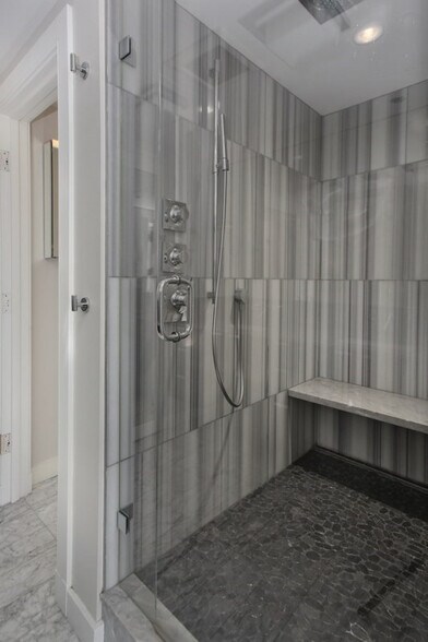 Building Photo - 220 Boylston St