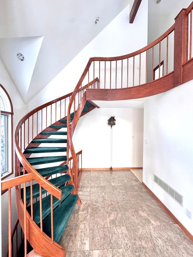 Building Photo - GRAND FIVE BEDROOM HOME