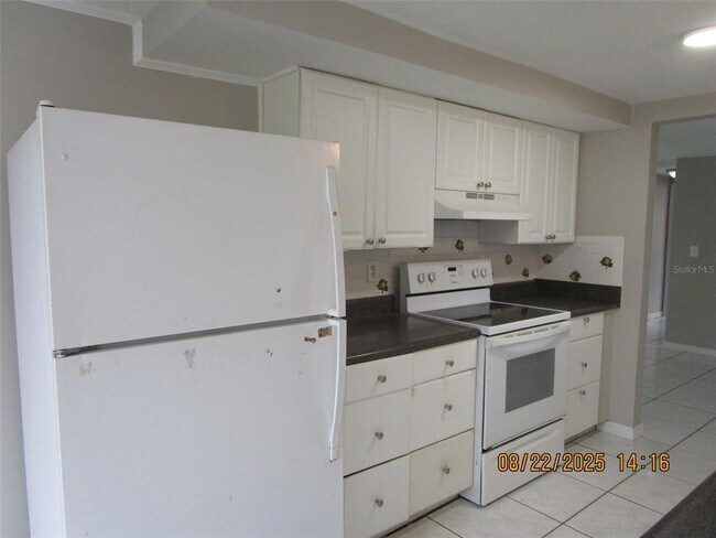 Building Photo - 1155 Royalwood Dr