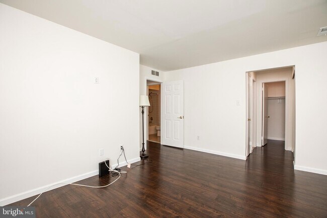 Building Photo - 297 Andover Pl