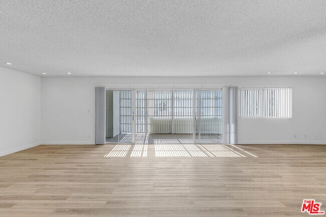 Building Photo - 825 S Gretna Green Way