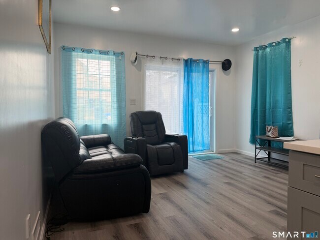 Building Photo - 144 Palisade Ave