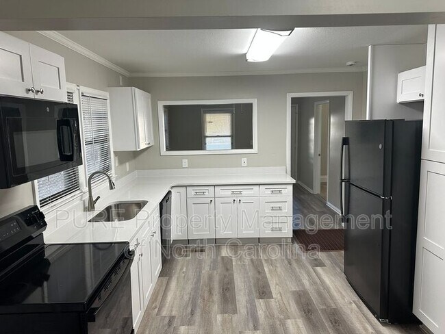 Building Photo - 111 Hillcrest Dr