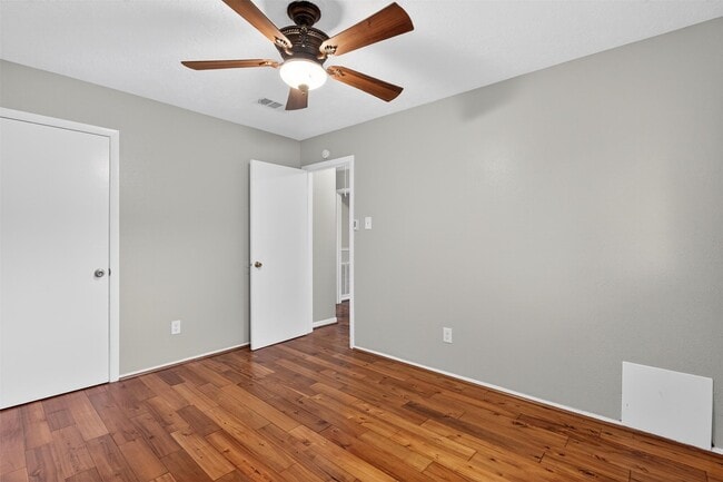 Building Photo - 9723 Halkirk St