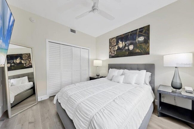 Building Photo - 862 Hudson Ave