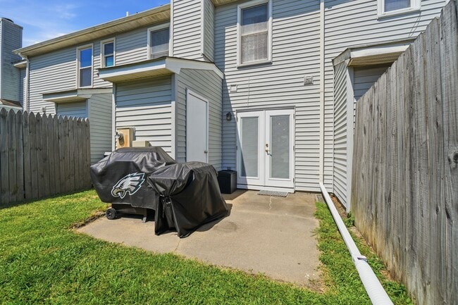 Building Photo - A gem in Knells Ridge!