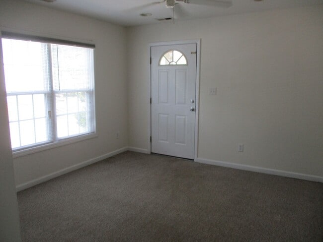 Building Photo - 402 Johns Way