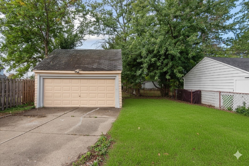 Building Photo - 174 E 196th St