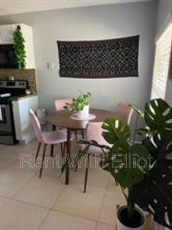 Building Photo - 1405 Miami Rd