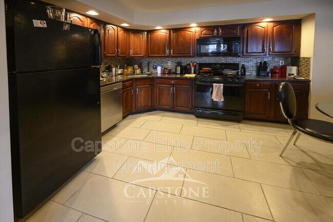 Building Photo - 67 Vaughan Dr