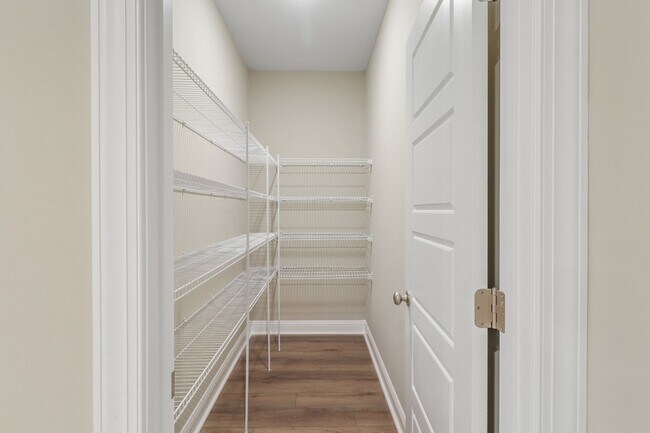 Building Photo - 204 Pineland Dr