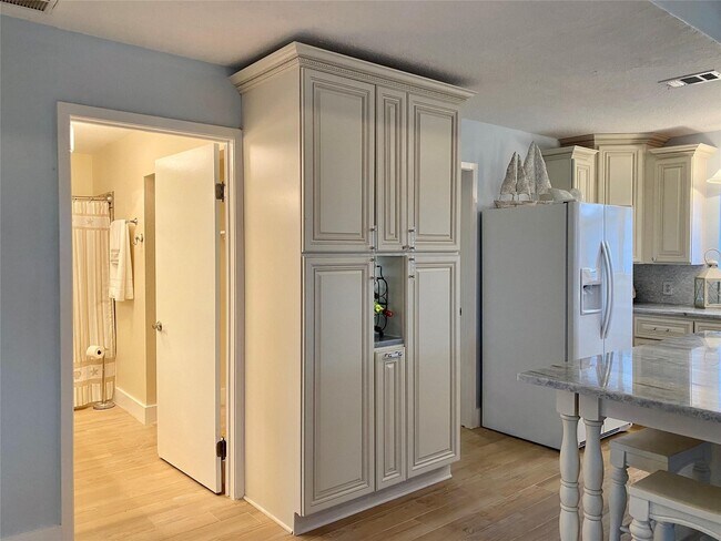 Building Photo - 1578 Railroad St