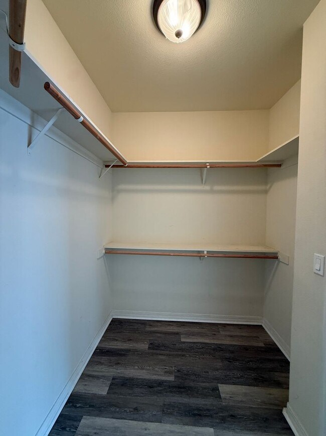 Building Photo - Beautiful Bradley Square Single Story Home With Easy Access to Shopping/101 Frwy