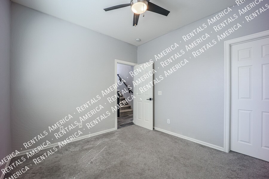 Building Photo - 18830 E Swan Dr