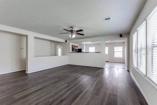 Building Photo - 29519 Legends Bluff Dr