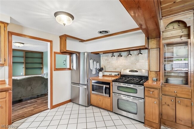 Building Photo - 686 Portage Lakes Drive