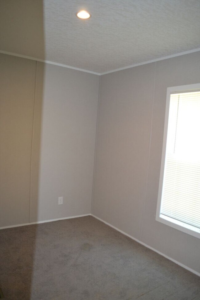 Building Photo - 155 Liles Dr