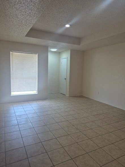 Building Photo - 3712 Hulen Park Cir