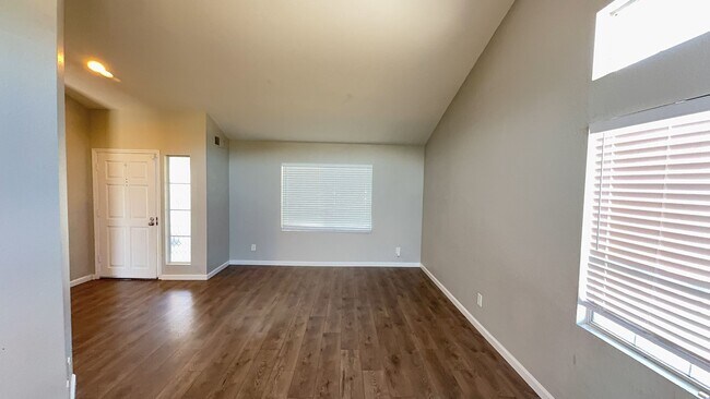 Building Photo - 28870 Somme Ct