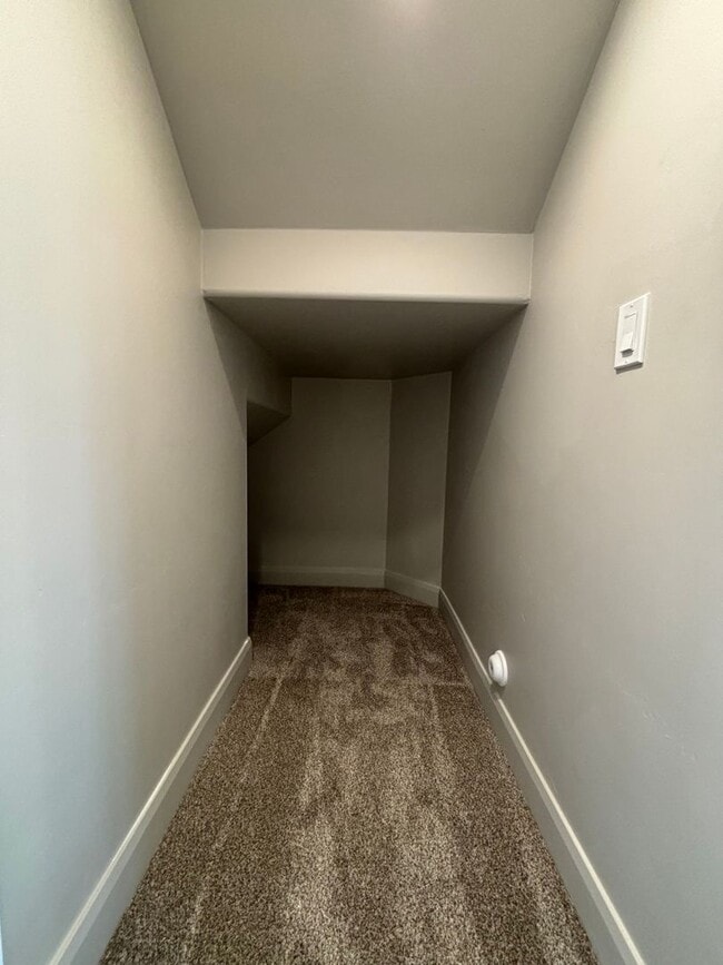 Building Photo - Beautiful Townhome!
