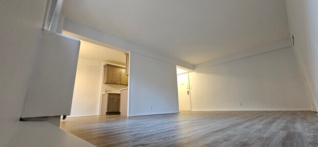 Building Photo - 3167 John F. Kennedy Blvd