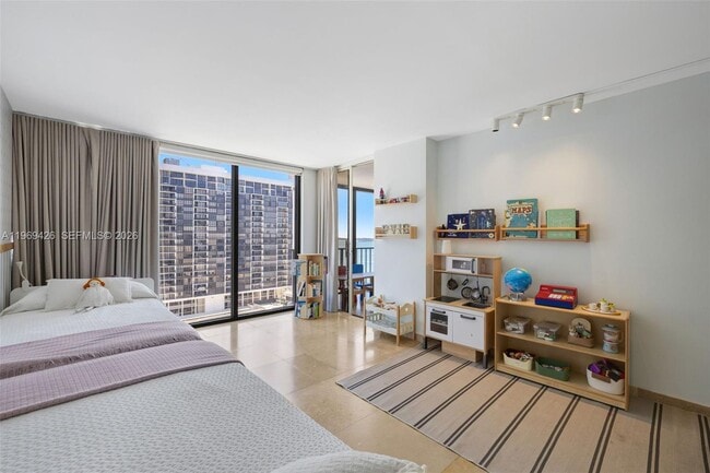 Building Photo - 1915 Brickell Ave