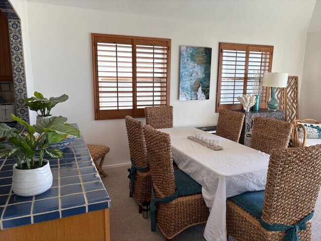 Building Photo - 4027-4029 Ocean Dr