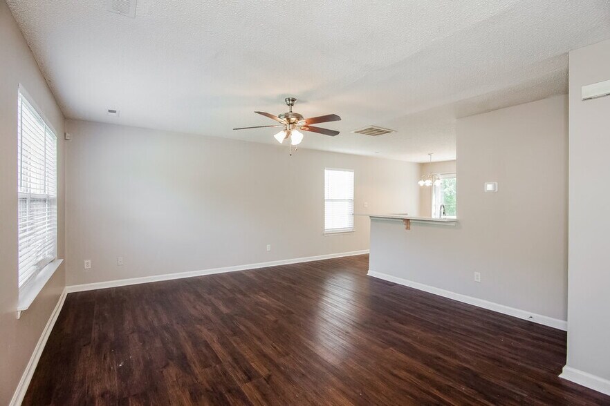 Building Photo - 11202 Northwoods Forest Dr