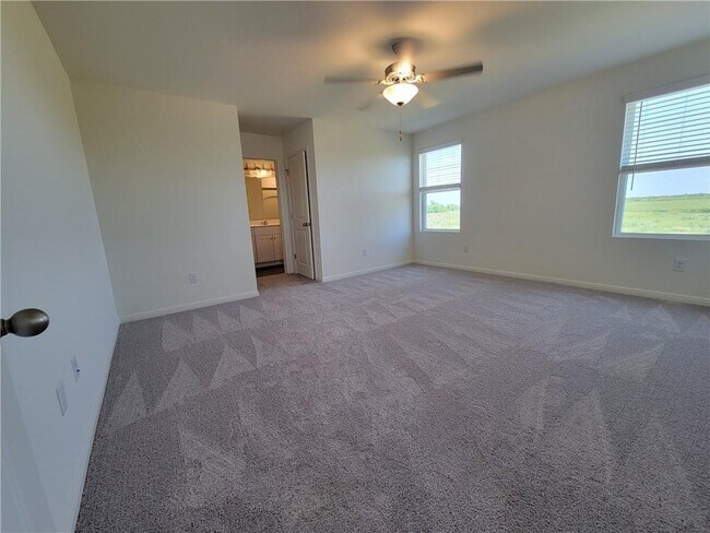 Building Photo - 421 Wren Ln