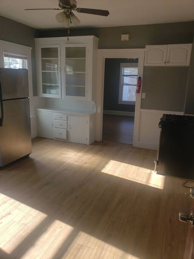 Building Photo - 3483 W 63rd St