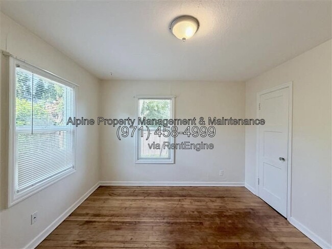 Building Photo - 1017 NE Birchwood Dr