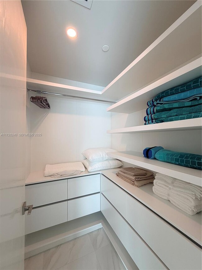 Building Photo - 17550 Collins Ave