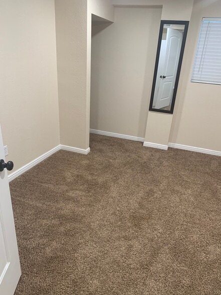 Building Photo - 9902 E Sego Lily Dr