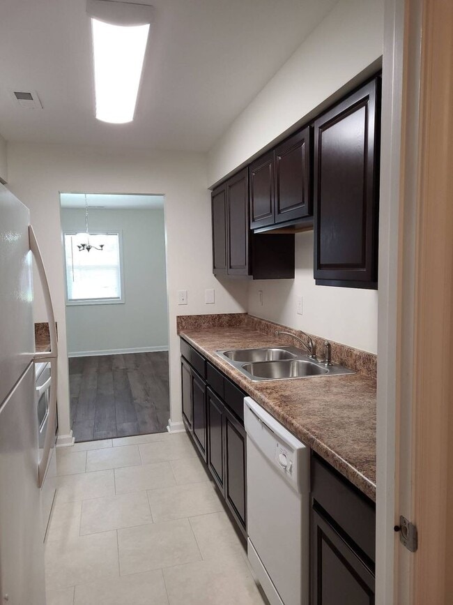 Building Photo - 6032 Brookwood Dr