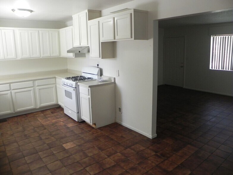 Building Photo - 12555 S Henderson Rd