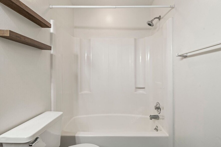 Building Photo - 431 Lynetree Dr