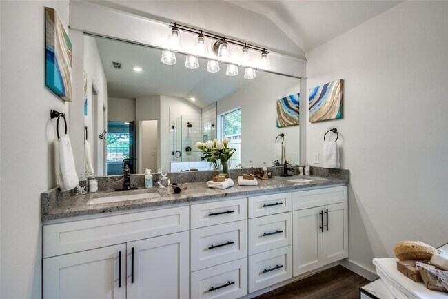 Building Photo - 759 Winding Oak Bend