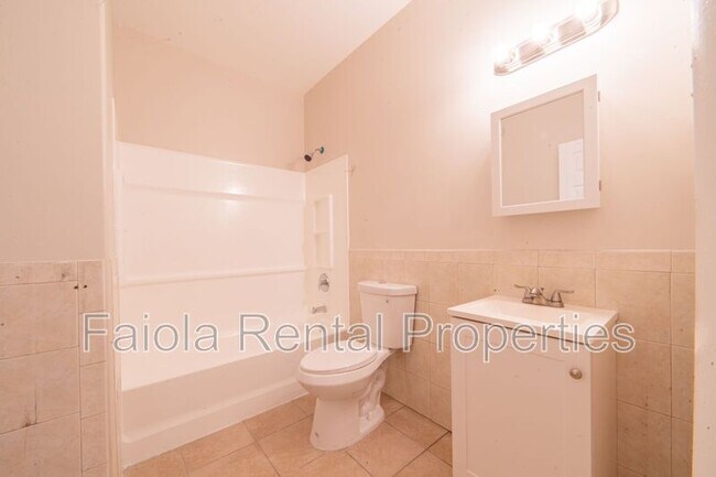 Building Photo - 112 N High St