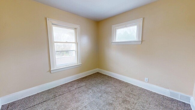 Building Photo - 3045 E 130th St