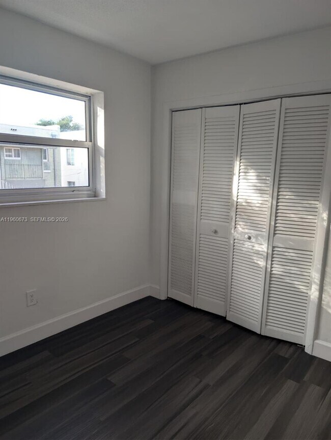 Building Photo - 1461 SW 5th St