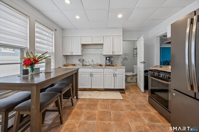 Building Photo - 19 Cumley St