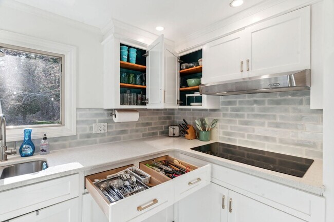 Building Photo - 171 Brackett Rd