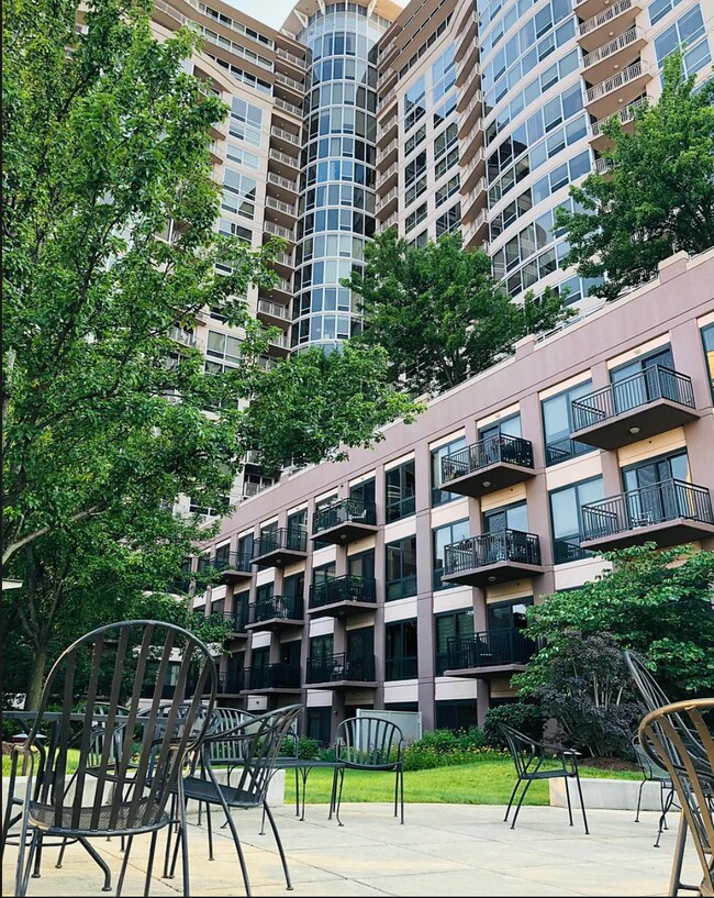 Building Photo - 807 Davis St