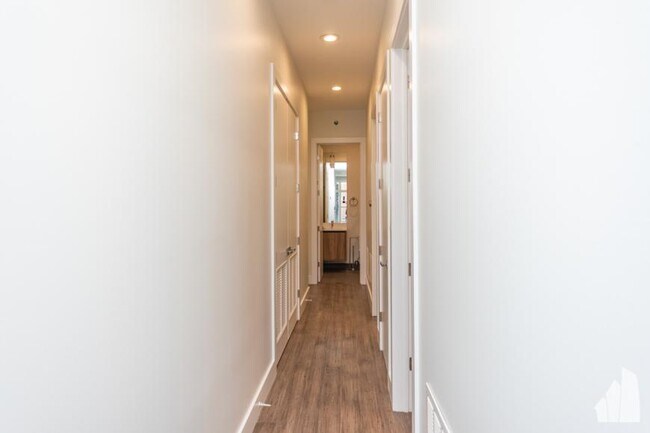 Building Photo - 3 bedroom in Chicago IL 60642