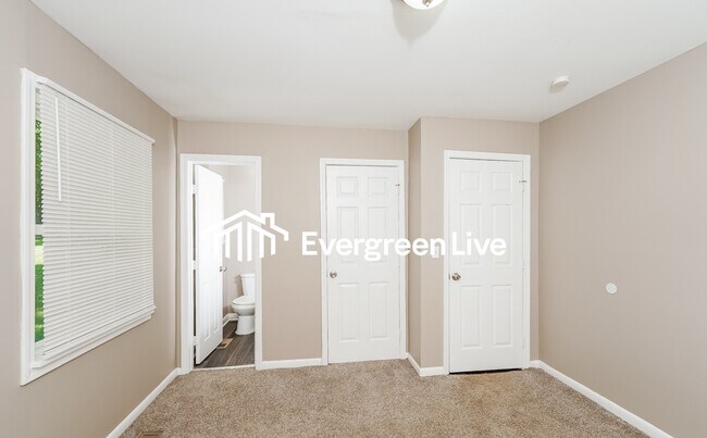 Building Photo - 913 27th Ave NE