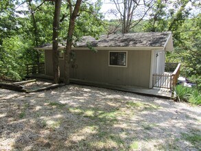 Building Photo - 2 bedroom lakefront house in Lake Ozark