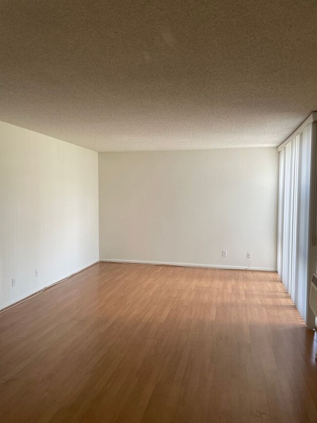 Interior Photo - Kabir Apts (Montrose)