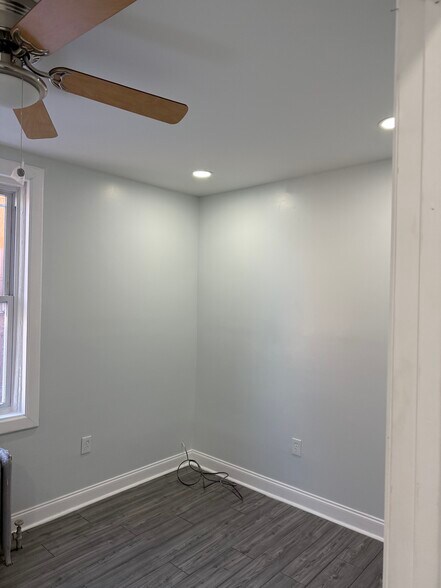 Building Photo - 5719 N Park Ave