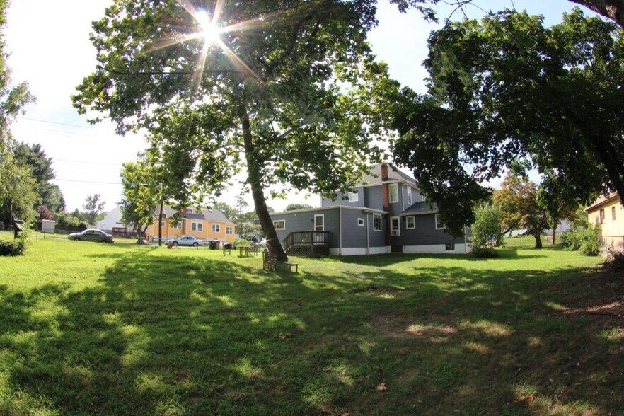 Building Photo - 396 W Clements Bridge Rd