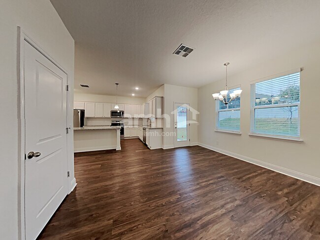 Building Photo - 945 Heavenly Drive